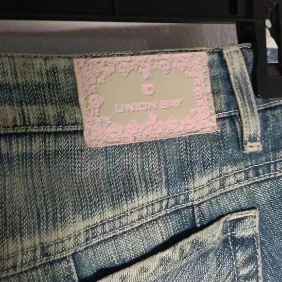 "UNION BAY" 32x29 Ladies Acid Wash Floral Embrodered Low Rise‎ Jeans - Picture 8 of 11